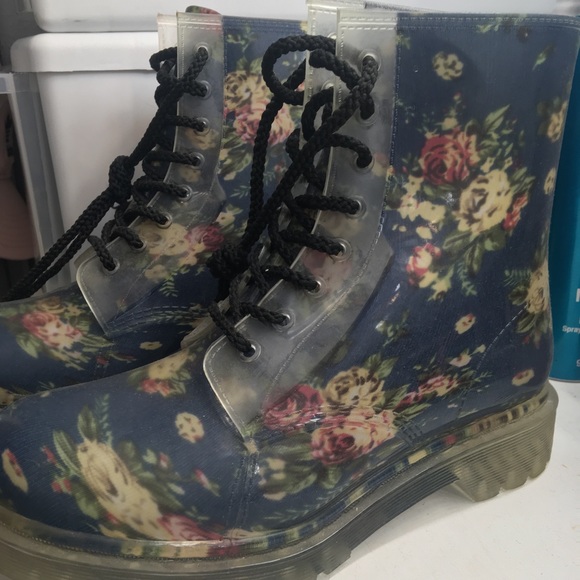 Floral rain boots - Picture 2 of 3
